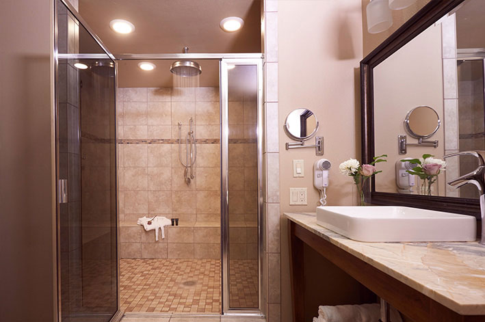 Luxurious and spacious rainshower bathroom with modern fixtures